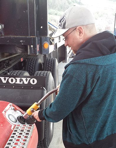 Refueling a heavy-duty vehicle with Compressed Natural Gas